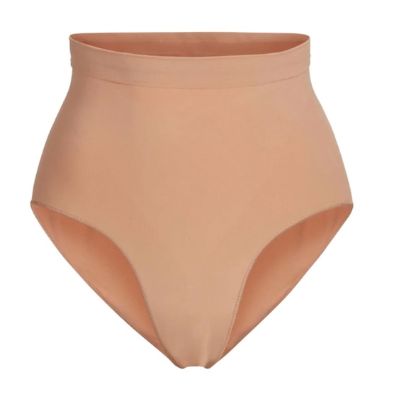 Skims sculpting mid-waist brief - Picture 1 of 4